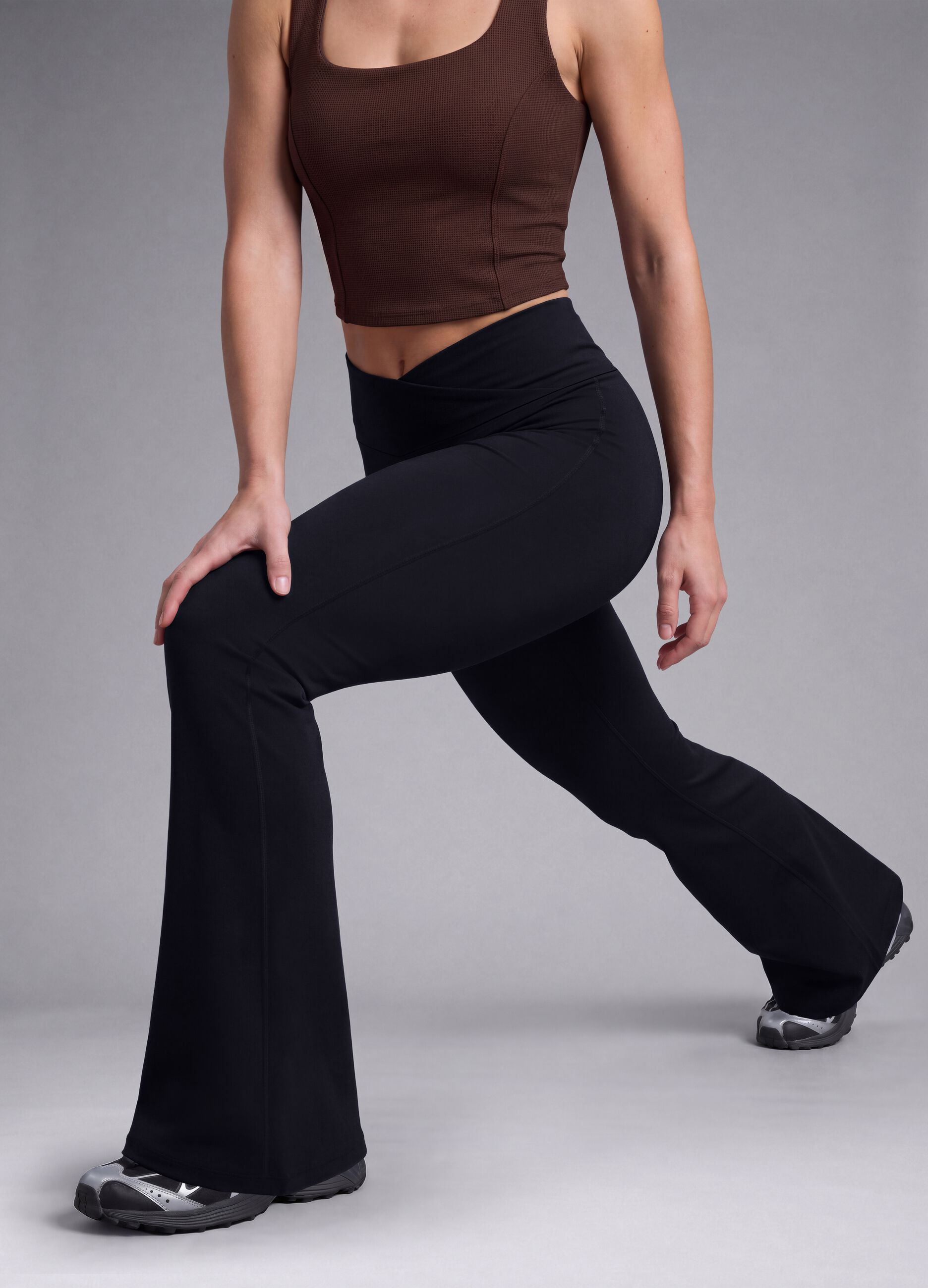 Schwarze Flared-Leggings aus Stretchmaterial &ndash; ALTAVIA STUDIO