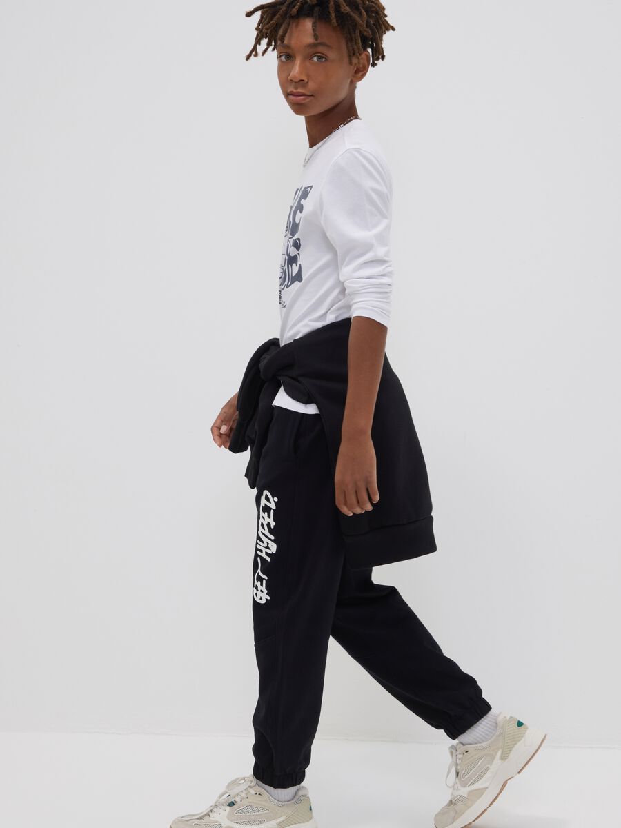 &Mu;&pi;&lambda;&epsilon; oversized &phi;ό&rho;&mu;&alpha; jogger &alpha;&pi;ό 100% &beta;&alpha;&mu;&beta;ά&kappa;&iota; &mu;&epsilon; &sigma;&tau;ά&mu;&pi;&alpha; &laquo;Get Hyped&raquo; &gamma;&iota;&alpha; &alpha;&gamma;ό&rho;&iota;_0