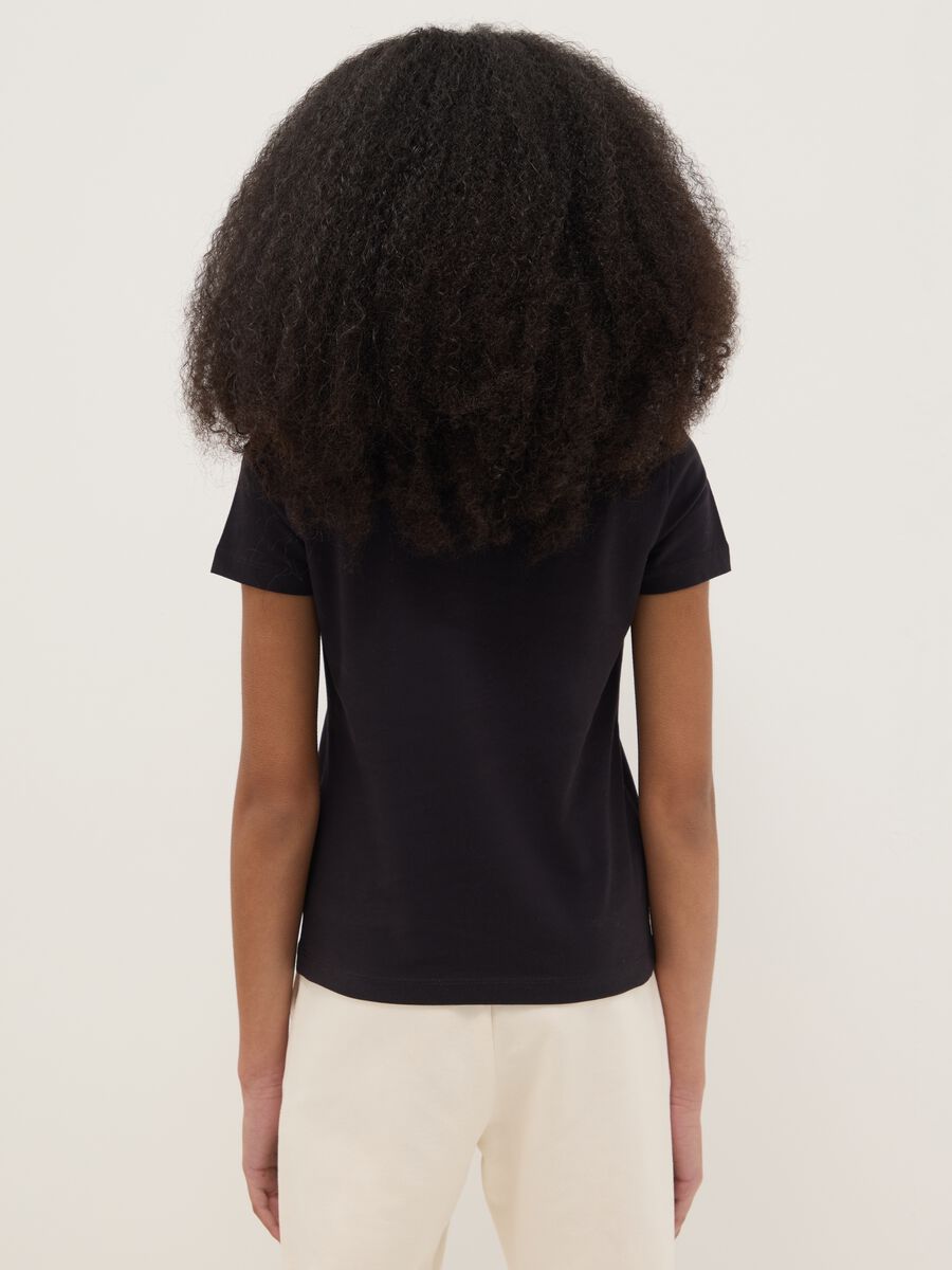 T-shirt de menina em mistura de algod&atilde;o preto corte regular_1