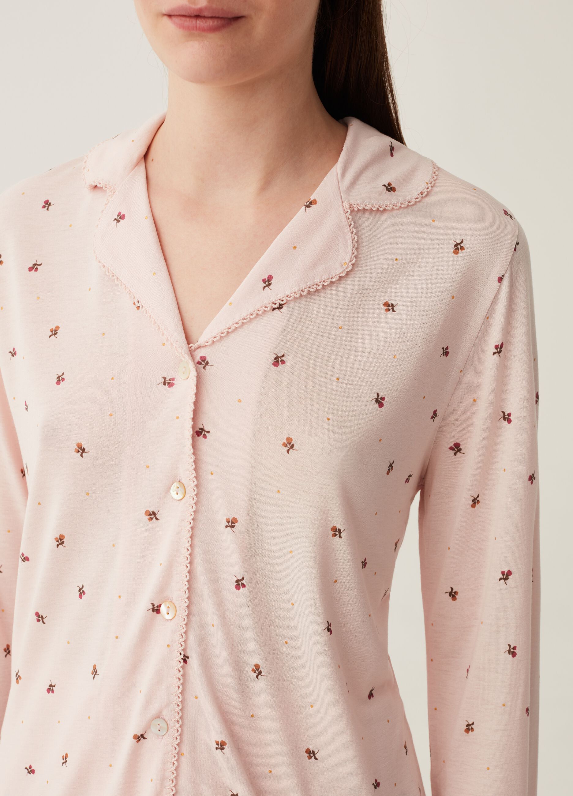 Pyjamas with polka dot and small flowers pattern_3
