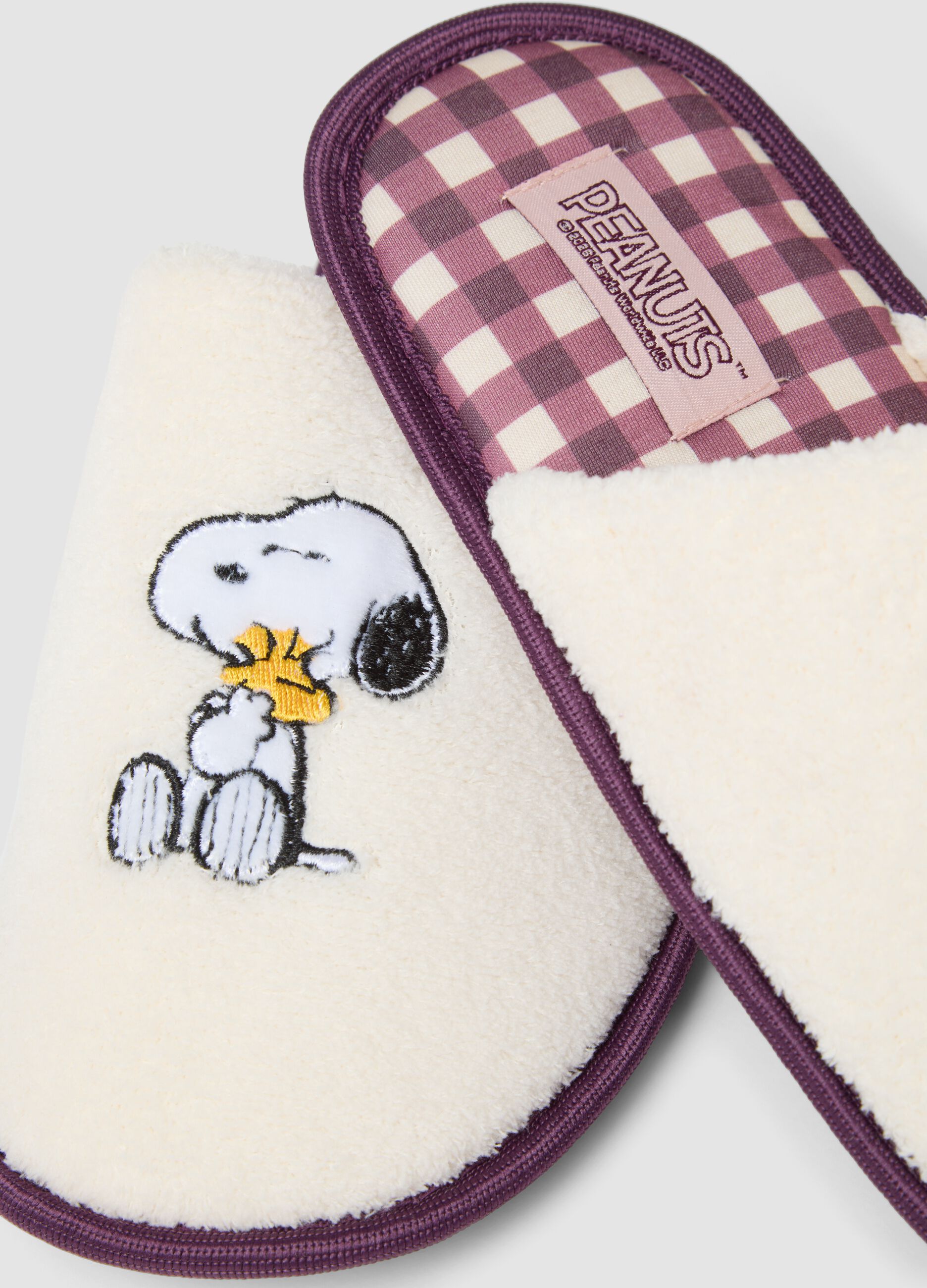 Cream-white slippers with Snoopy embroidery