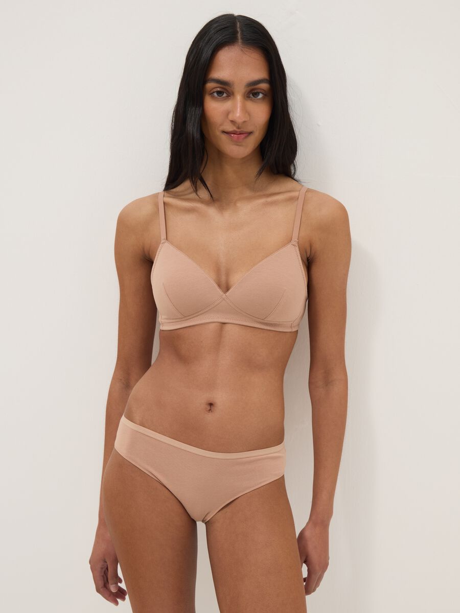 &Mu;&pi;&epsilon;&zeta; &sigma;&omicron;&upsilon;&tau;&iota;έ&nu; &alpha;&pi;ό &epsilon;&lambda;&alpha;&sigma;&tau;&iota;&kappa;ό &beta;&alpha;&mu;&beta;ά&kappa;&iota; &mu;&epsilon; &epsilon;&lambda;&alpha;&phi;&rho;&iota;ά &epsilon;&nu;ί&sigma;&chi;&upsilon;&sigma;&eta;_1