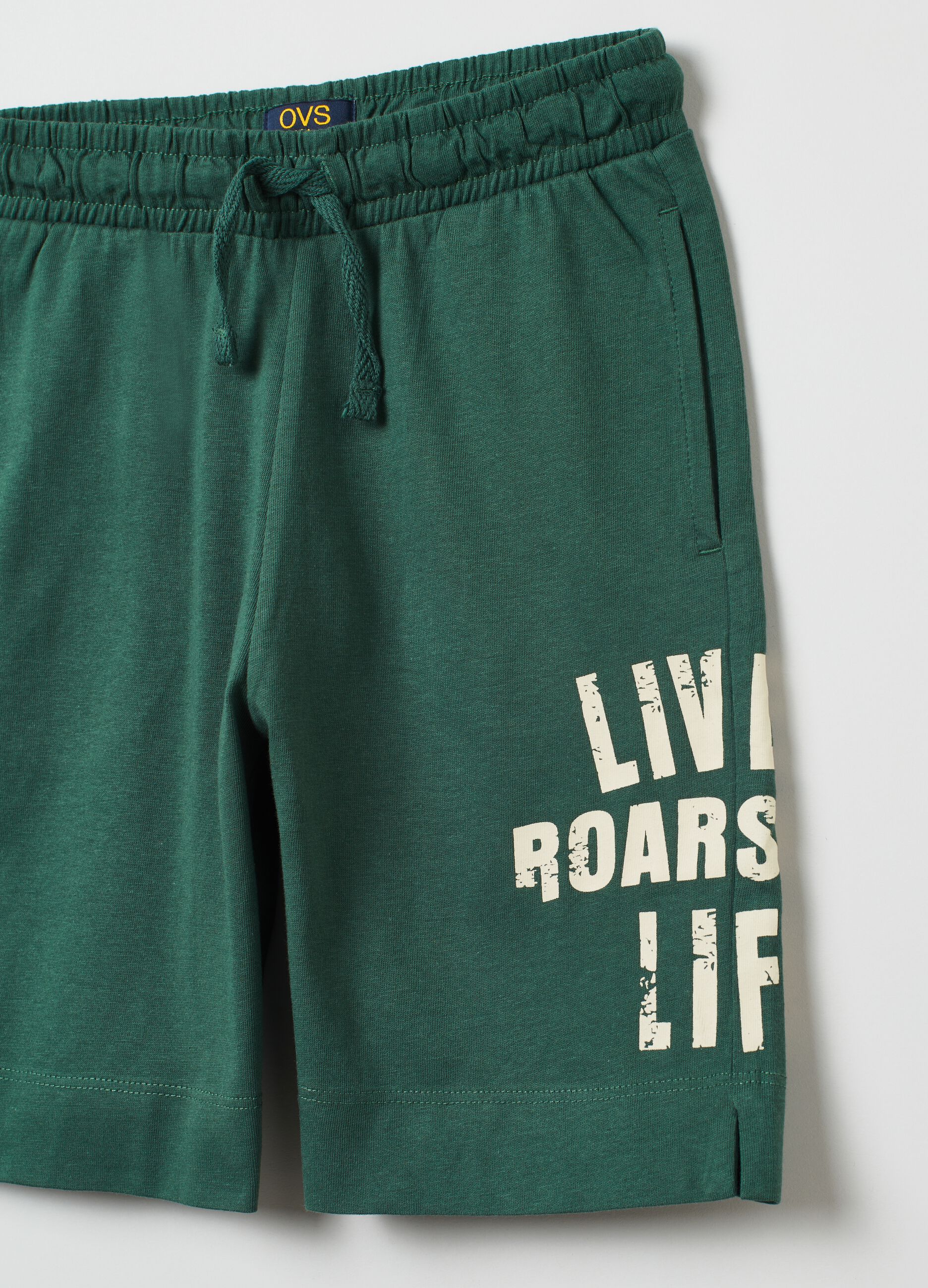 Shorts con coulisse e stampa lettering