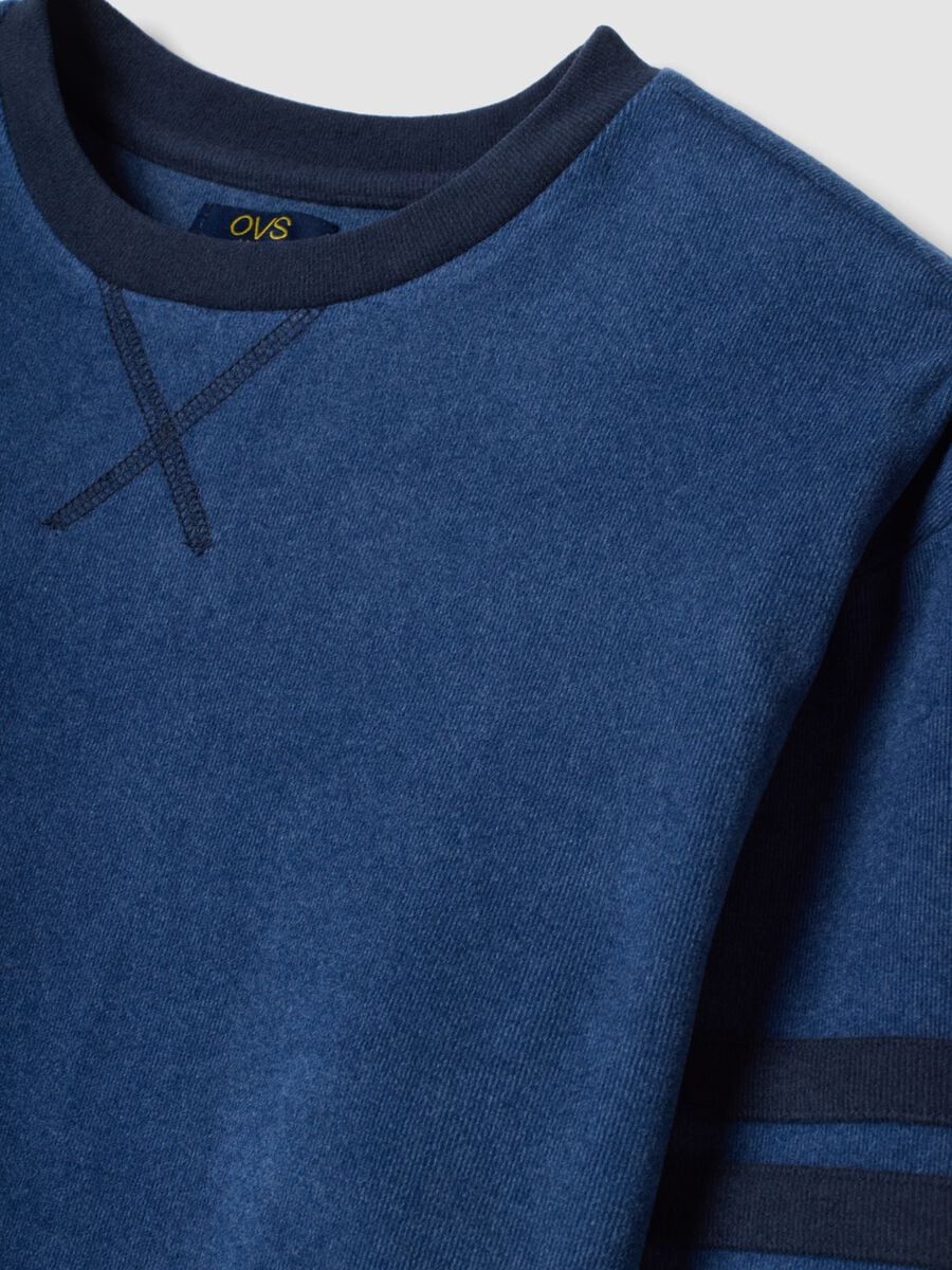 Pigiama lungo blu in tessuto elasticizzato con girocollo_3