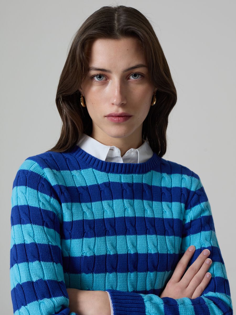 Striped pullover with cable-knit design_2