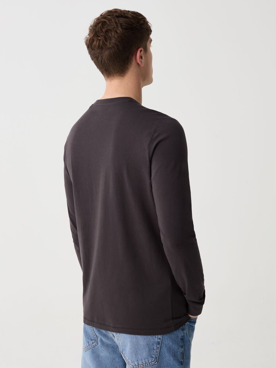 Long-sleeved T-shirt with round neck_2