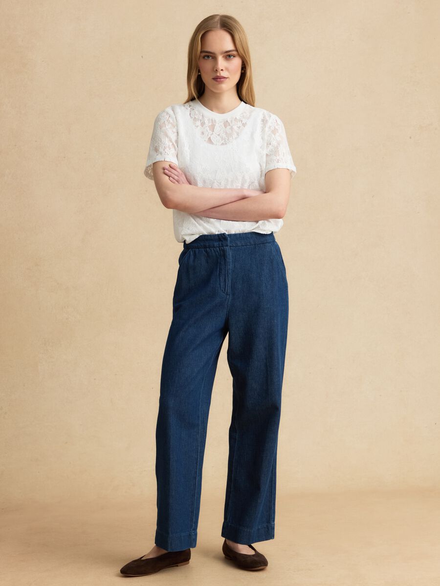 Wei&szlig;e T-Shirt im Regular Fit mit Blumen-Netzmuster_2