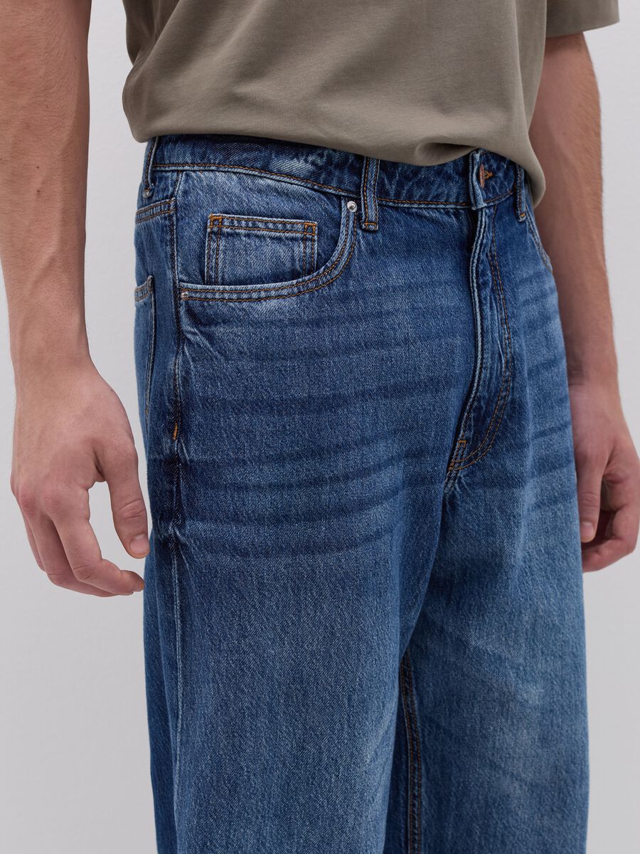 Baggy-fit jeans with five pockets_4