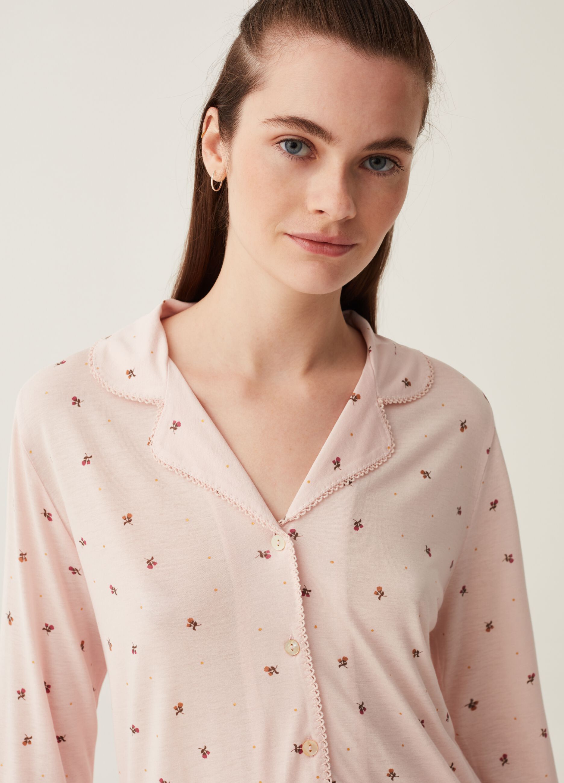 Pyjamas with polka dot and small flowers pattern_1