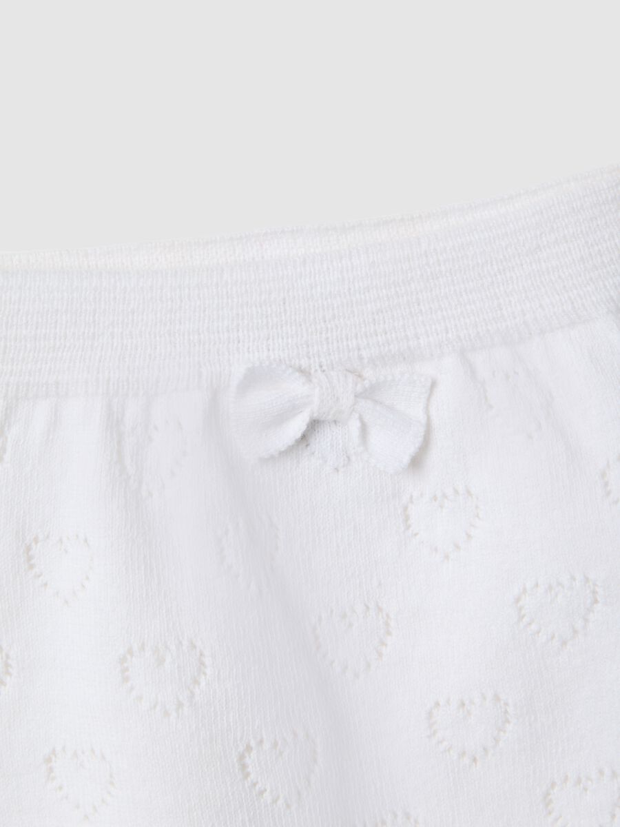 Set of white pure cotton t-shirt and shorts for baby girl with hearts_2