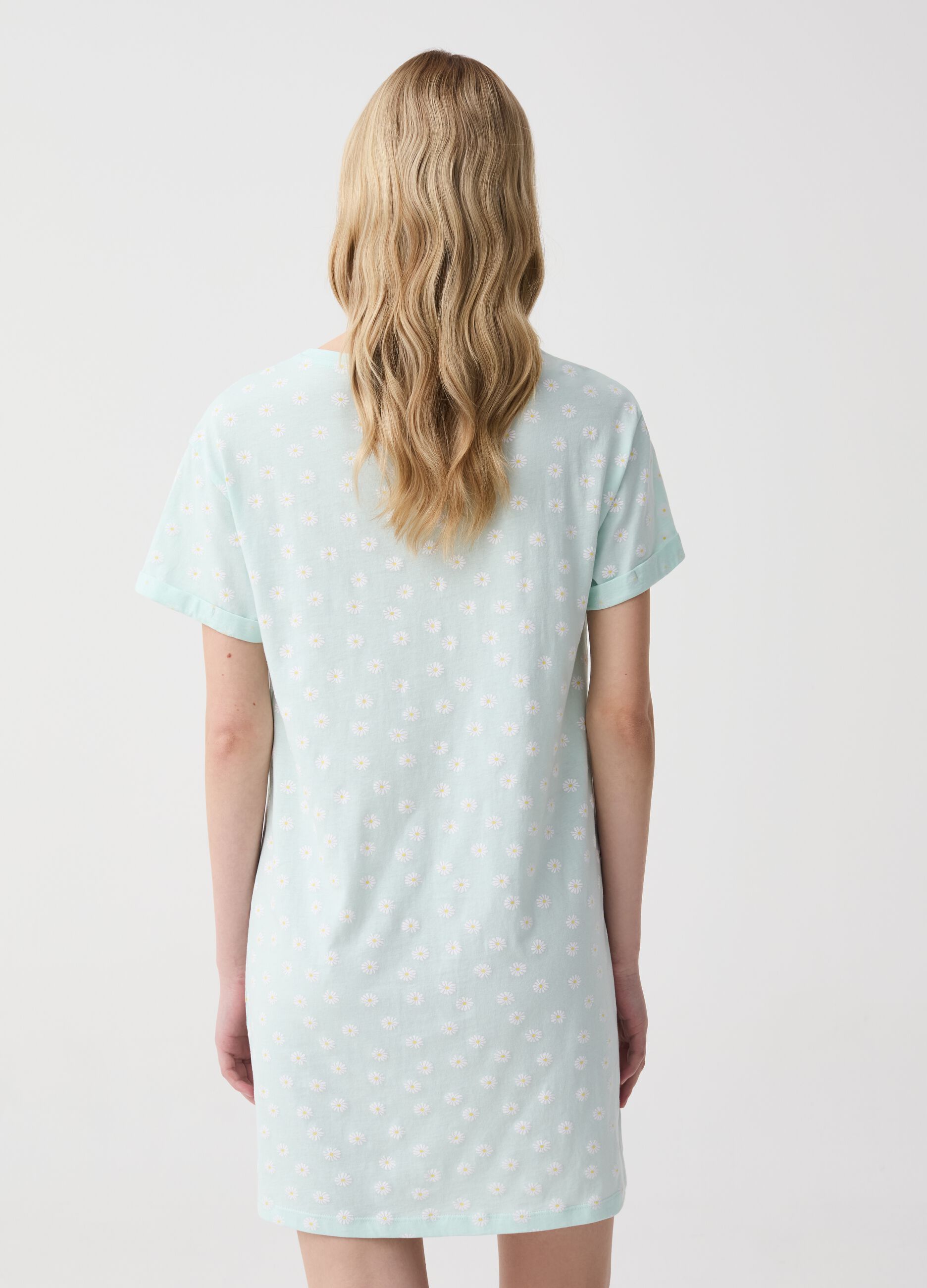 Nightdress with daisies print