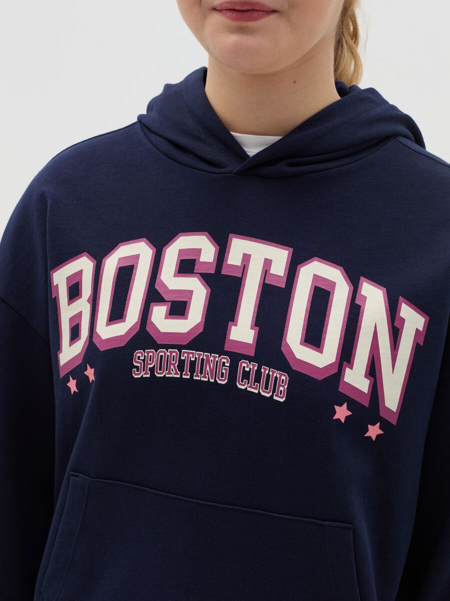 Hoodie with printed lettering_2