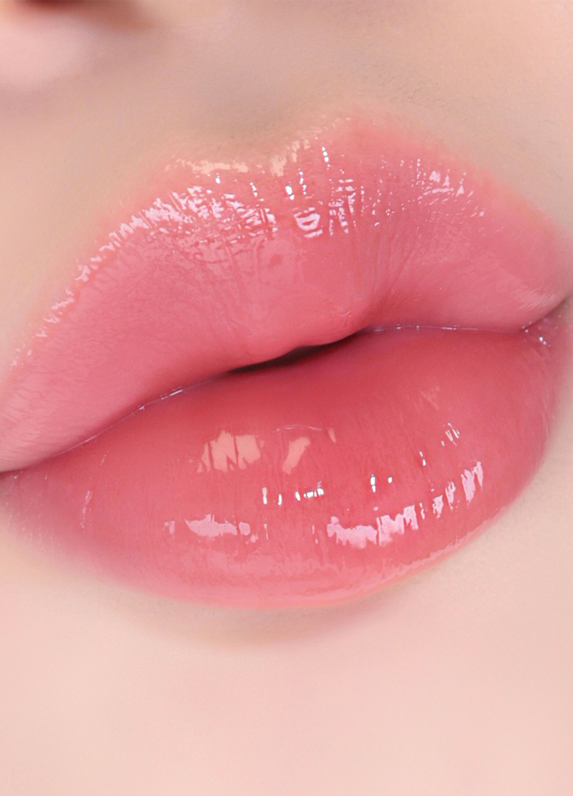 Tinta de labios a base de agua, ofrece gran luminosidad con un acabado ligero de larga duraci&oacute;n