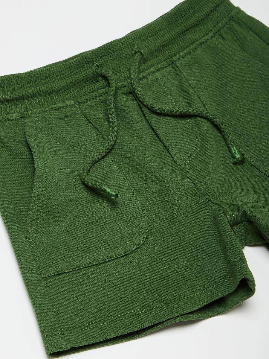 Shorts de algodón con cordón y bolsillos_2