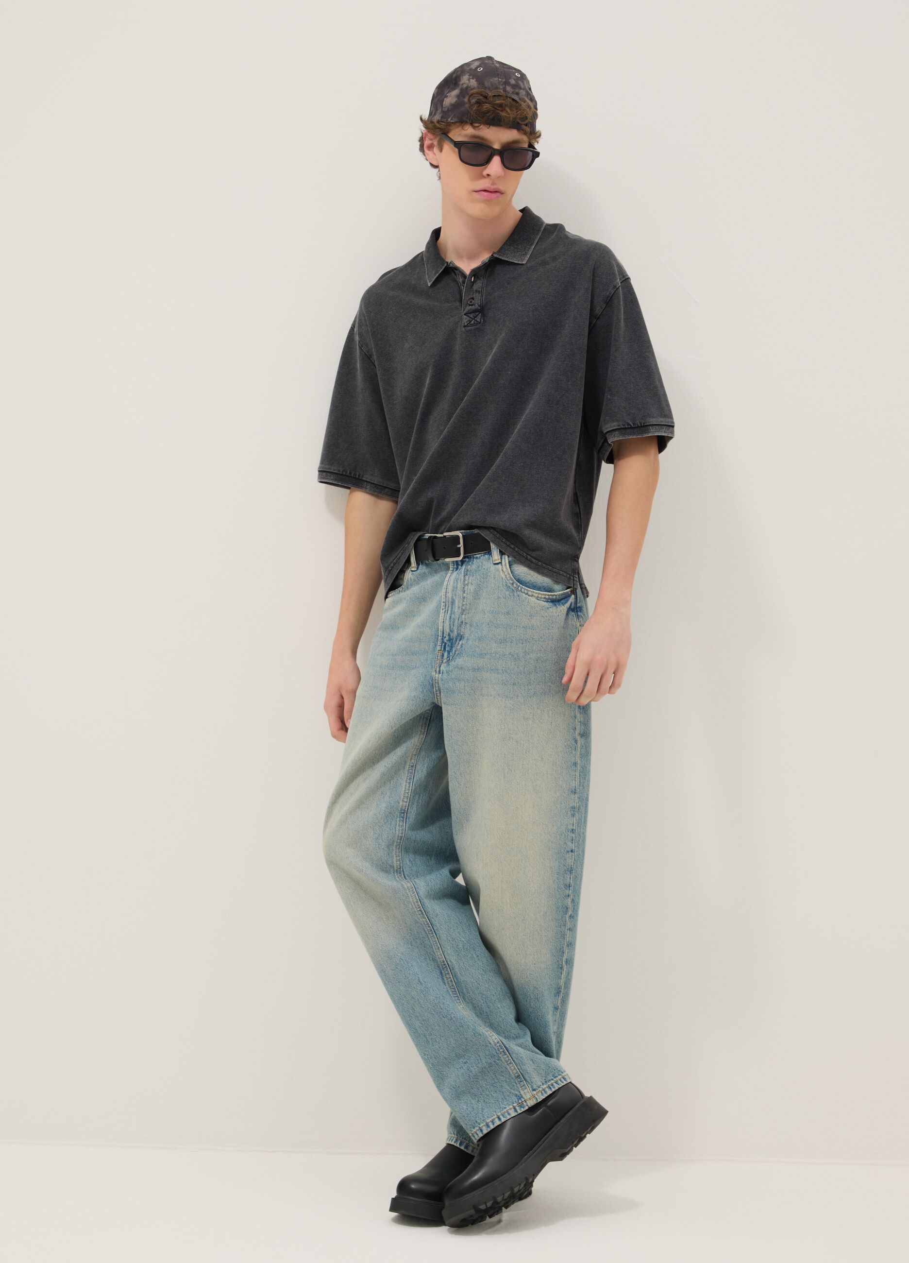 &Mu;&alpha;ύ&rho;&omicron; &kappa;&omicron;&nu;&tau;&omicron;&mu;ά&nu;&iota;&kappa;&omicron; &pi;ό&lambda;&omicron; &alpha;&pi;ό &kappa;&alpha;&theta;&alpha;&rho;ό &beta;&alpha;&mu;&beta;ά&kappa;&iota;, &kappa;&alpha;&nu;&omicron;&nu;&iota;&kappa;ή &epsilon;&phi;&alpha;&rho;&mu;&omicron;&gamma;ή