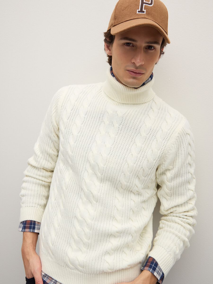 White turtleneck jumper regular fit with jacquard pattern_2