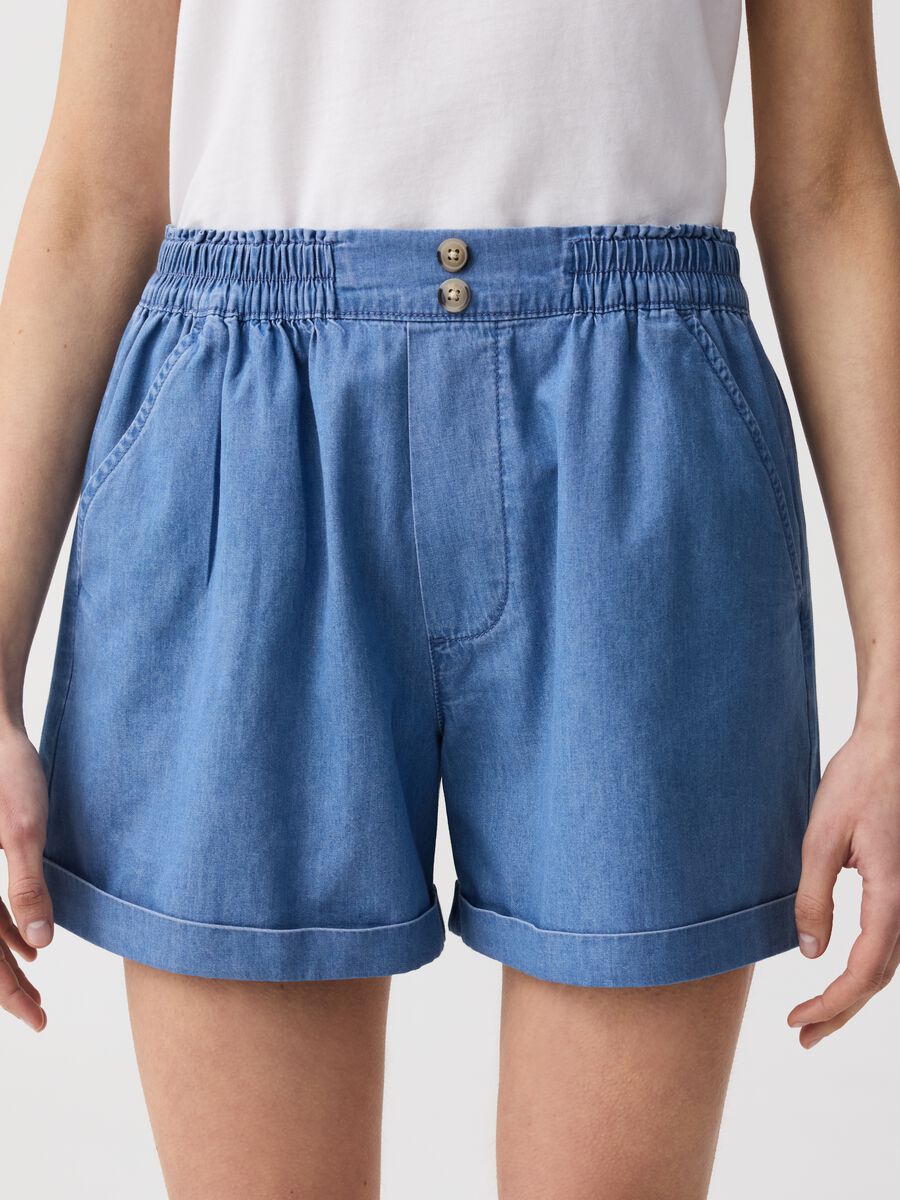 Fluid denim shorts with pockets_1