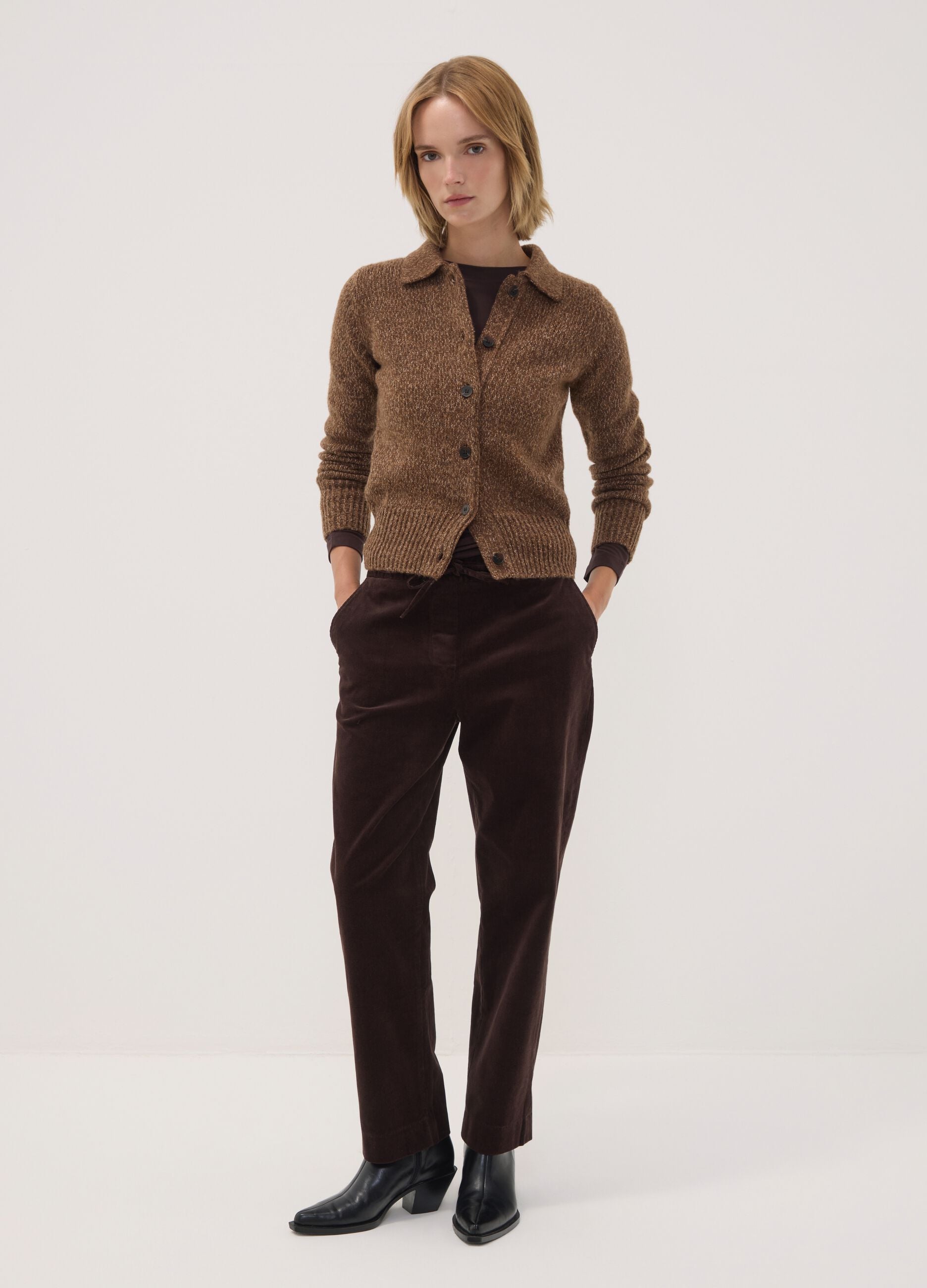 Braune Ripp-Hose aus Stretch-Baumwolle mit elastischem Bund