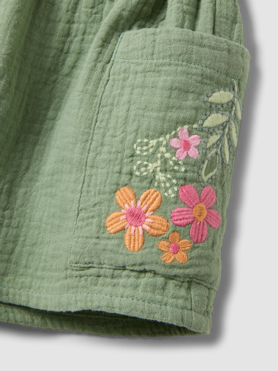 Green pure cotton shorts with floral embroidery for baby girl, regular fit_2