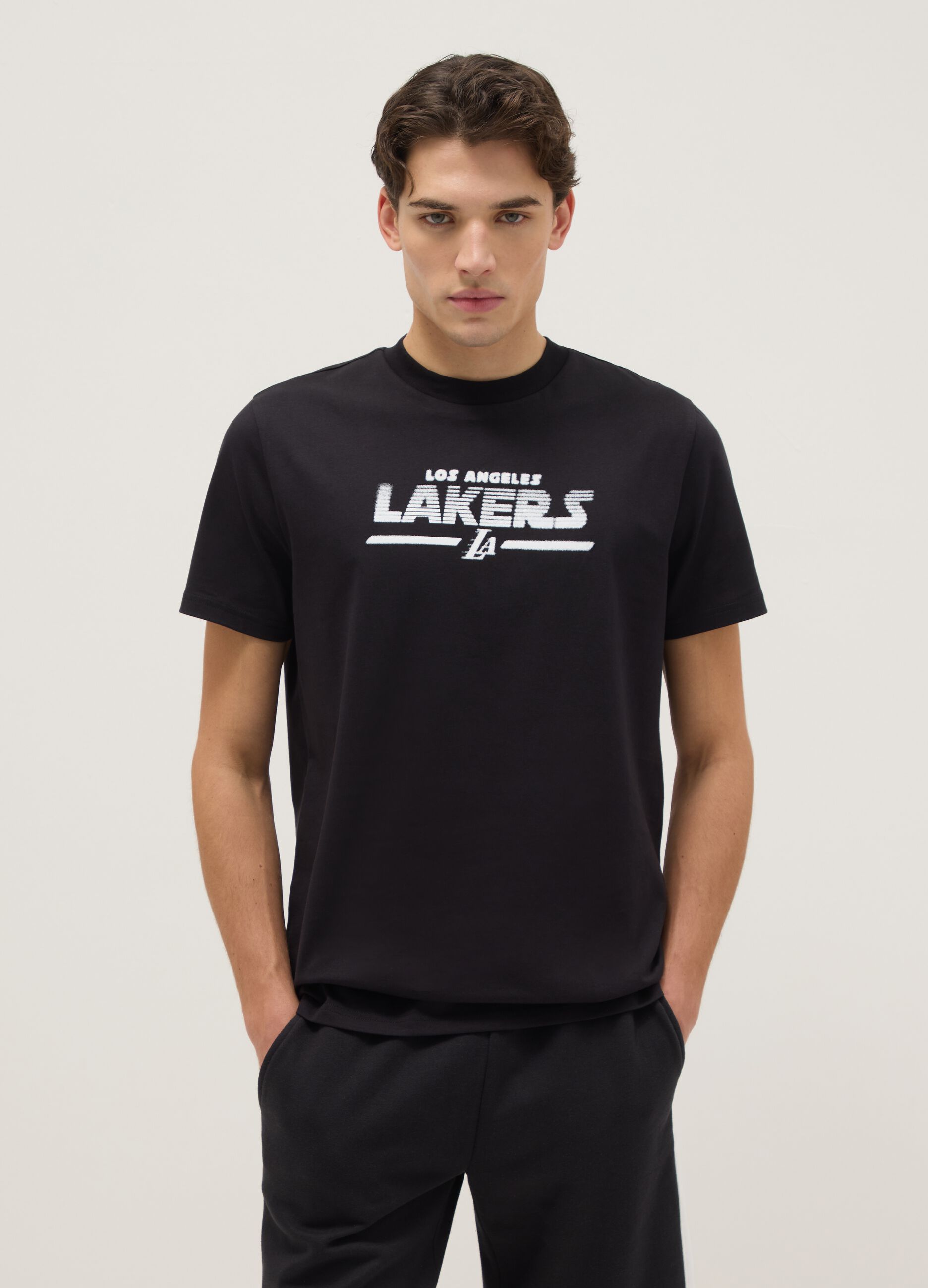Black pure cotton regular fit t-shirt with Lakers logo