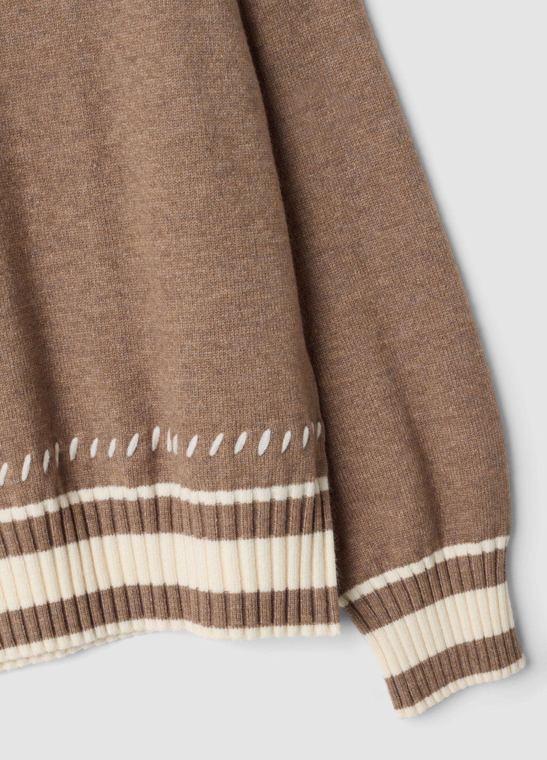 Brauner Pullover aus Viskosemix mit Streifenb&uuml;ndchen, Regular Fit