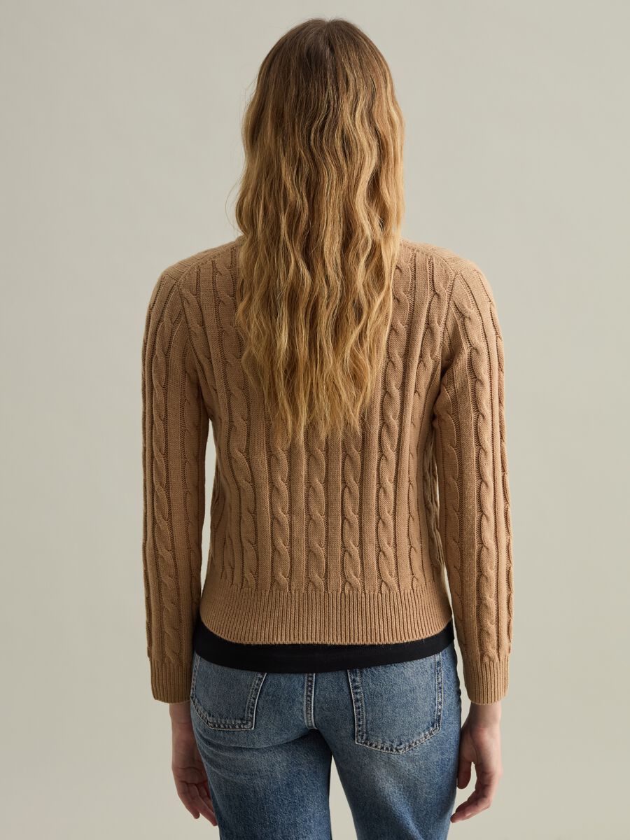 Ribbed cardigan with cable-knit design_2