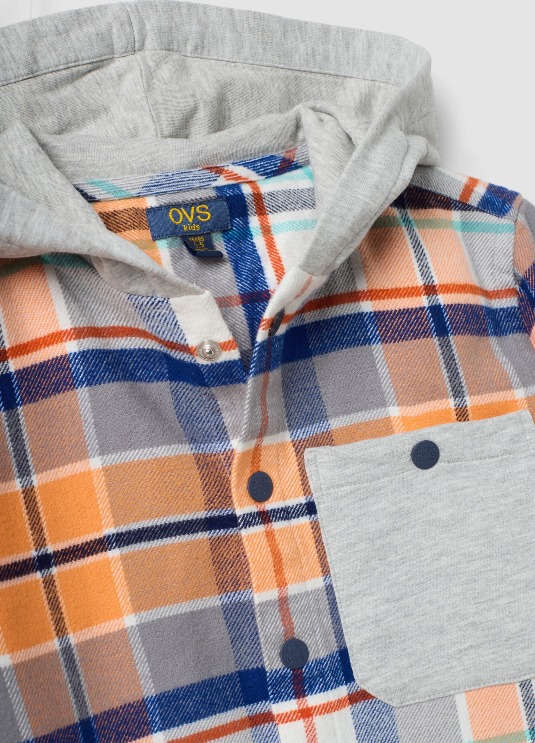 Camisa multicolor slim fit com capuz em algod&atilde;o puro para menino