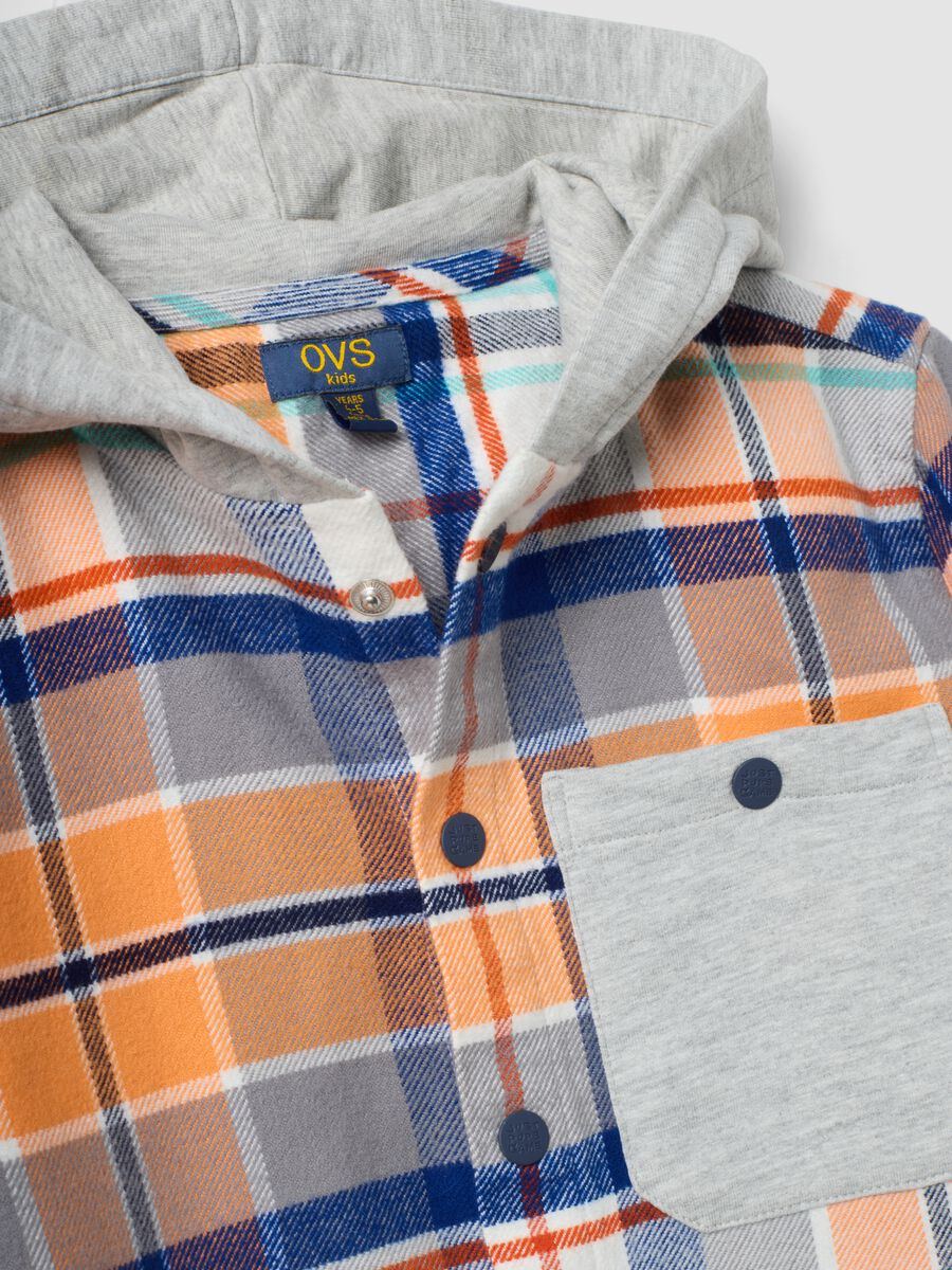 Mehrfarbiges Slim-Fit-Kapuzenhemd aus reiner Baumwolle f&uuml;r Jungen_2