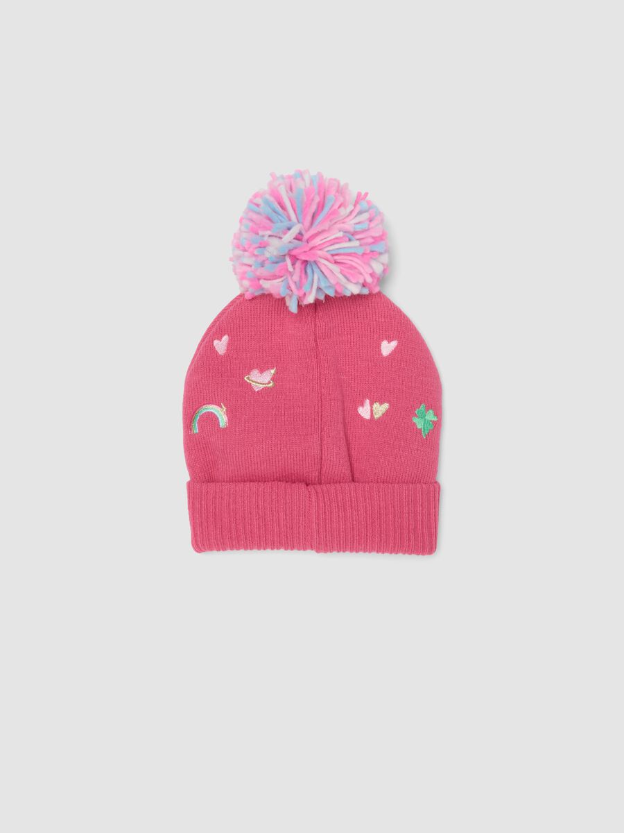 Cappello rosa in maglia con pon pon e ricami_1