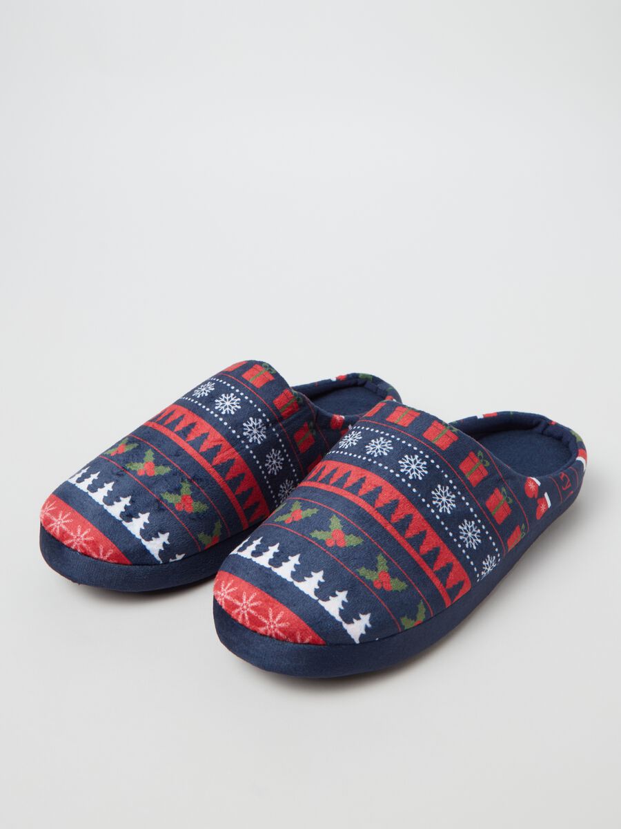 Zapatillas de casa con estampado navideño_1