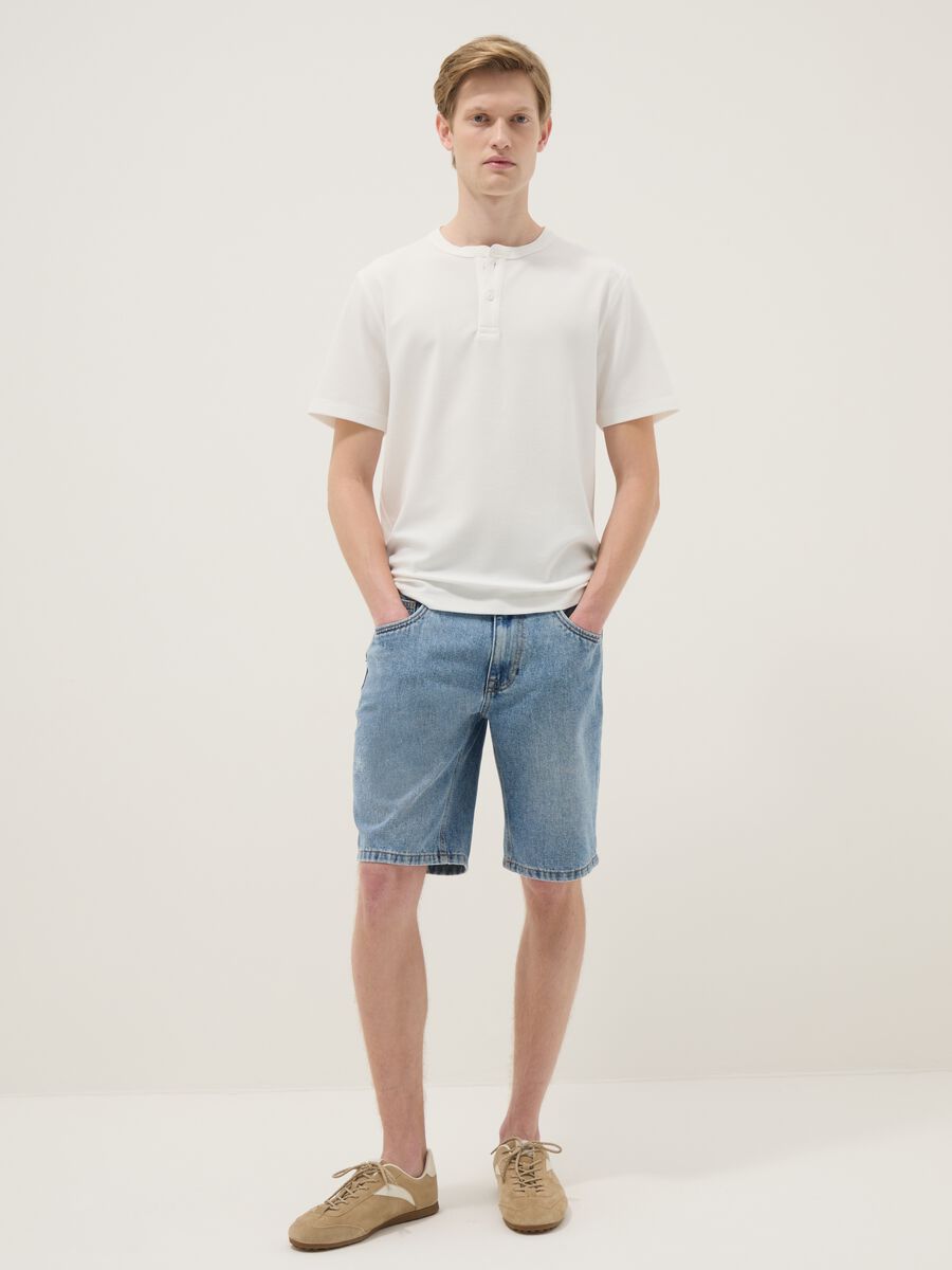 White short sleeve T-shirt regular fit with henley collar_1