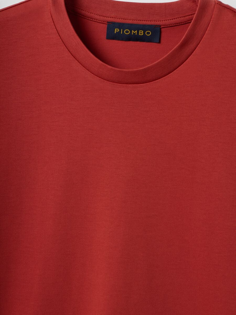 Rotes Supima-Baumwoll-T-Shirt mit Rundhalsausschnitt, Regular Fit_2