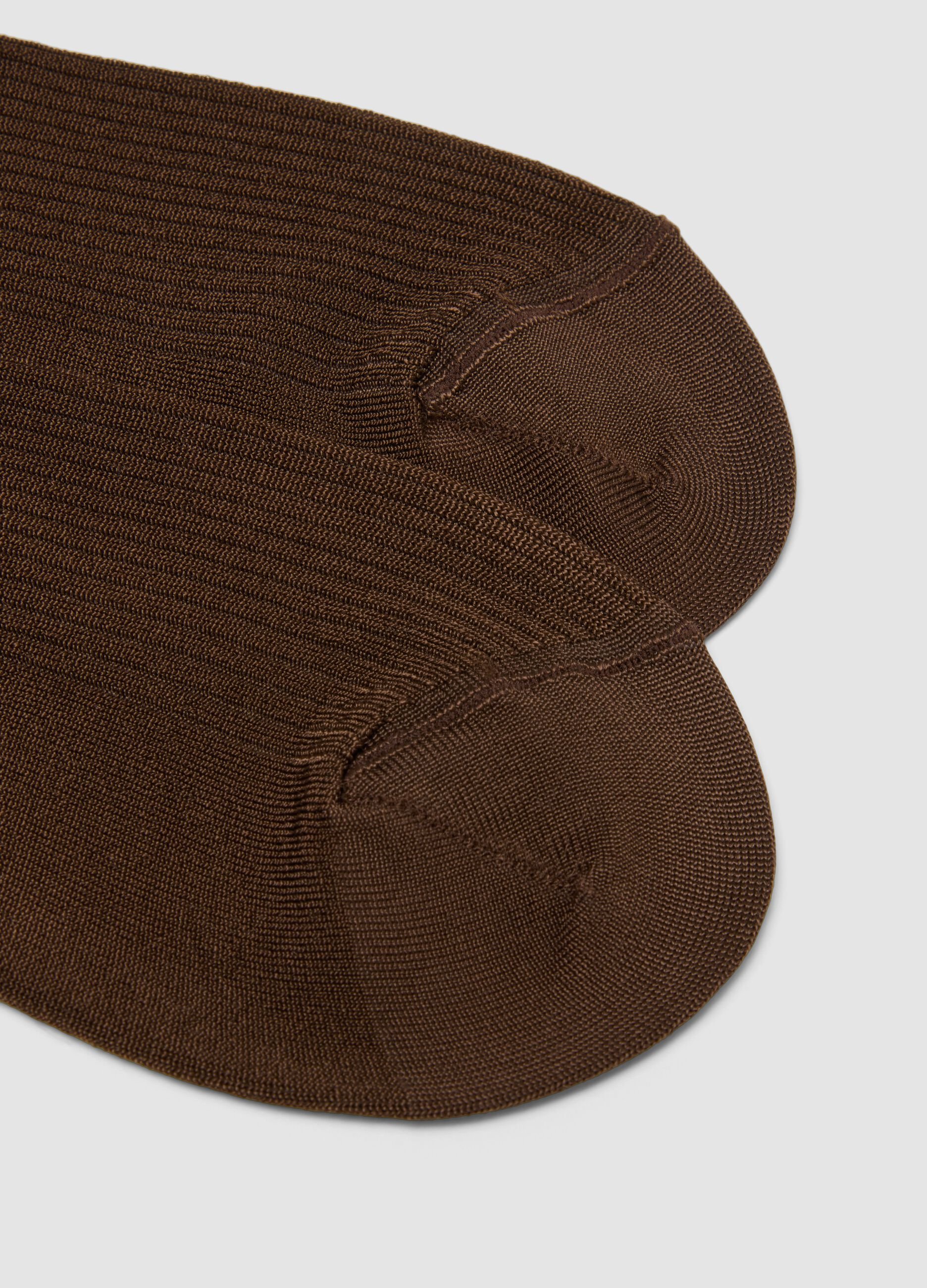 Lange braune Socken aus elastischer Viskose