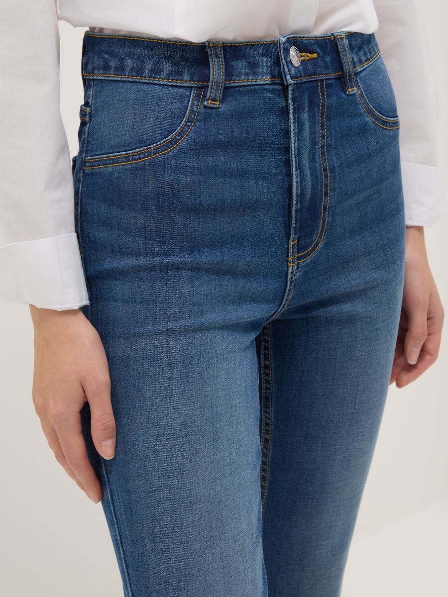 Vaqueros azul en mezcla de algod&oacute;n estilo flare_3