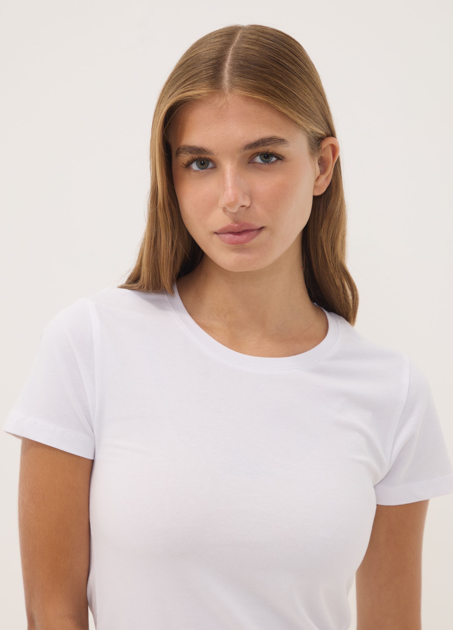 &Lambda;&epsilon;&upsilon;&kappa;ό T-shirt &alpha;&pi;ό &epsilon;&lambda;&alpha;&sigma;&tau;&iota;&kappa;ό &omicron;&rho;&gamma;&alpha;&nu;&iota;&kappa;ό &beta;&alpha;&mu;&beta;ά&kappa;&iota; &mu;&epsilon; &sigma;&tau;&rho;&omicron;&gamma;&gamma;&upsilon;&lambda;ή &lambda;&alpha;&iota;&mu;ό&kappa;&omicron;&psi;&eta;