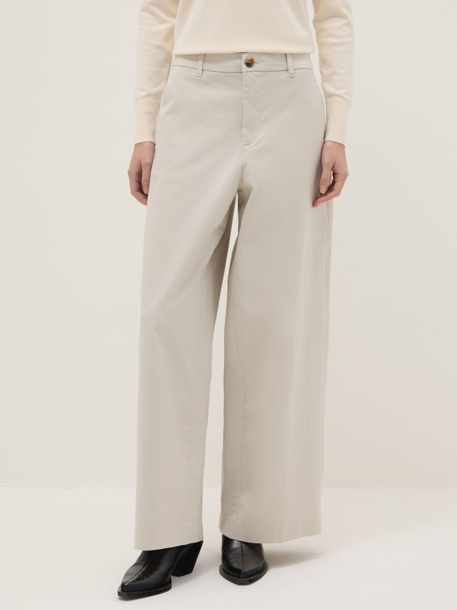 Beige wide-leg stretch cotton chino trousers regular fit_2