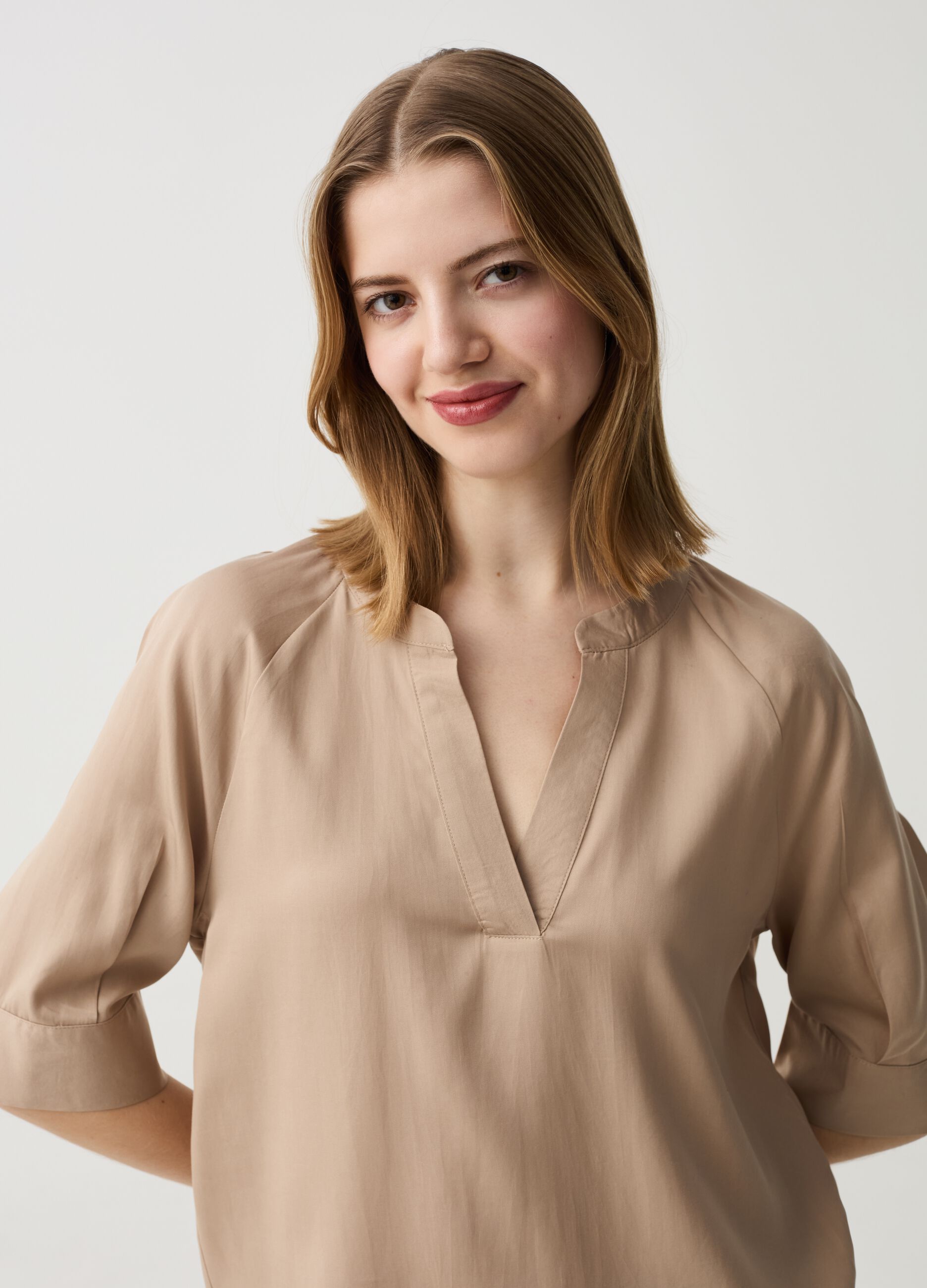 Blouse with elbow-length sleeves