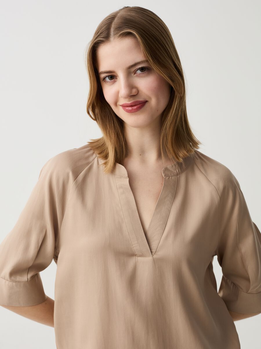 Blouse with elbow-length sleeves_1