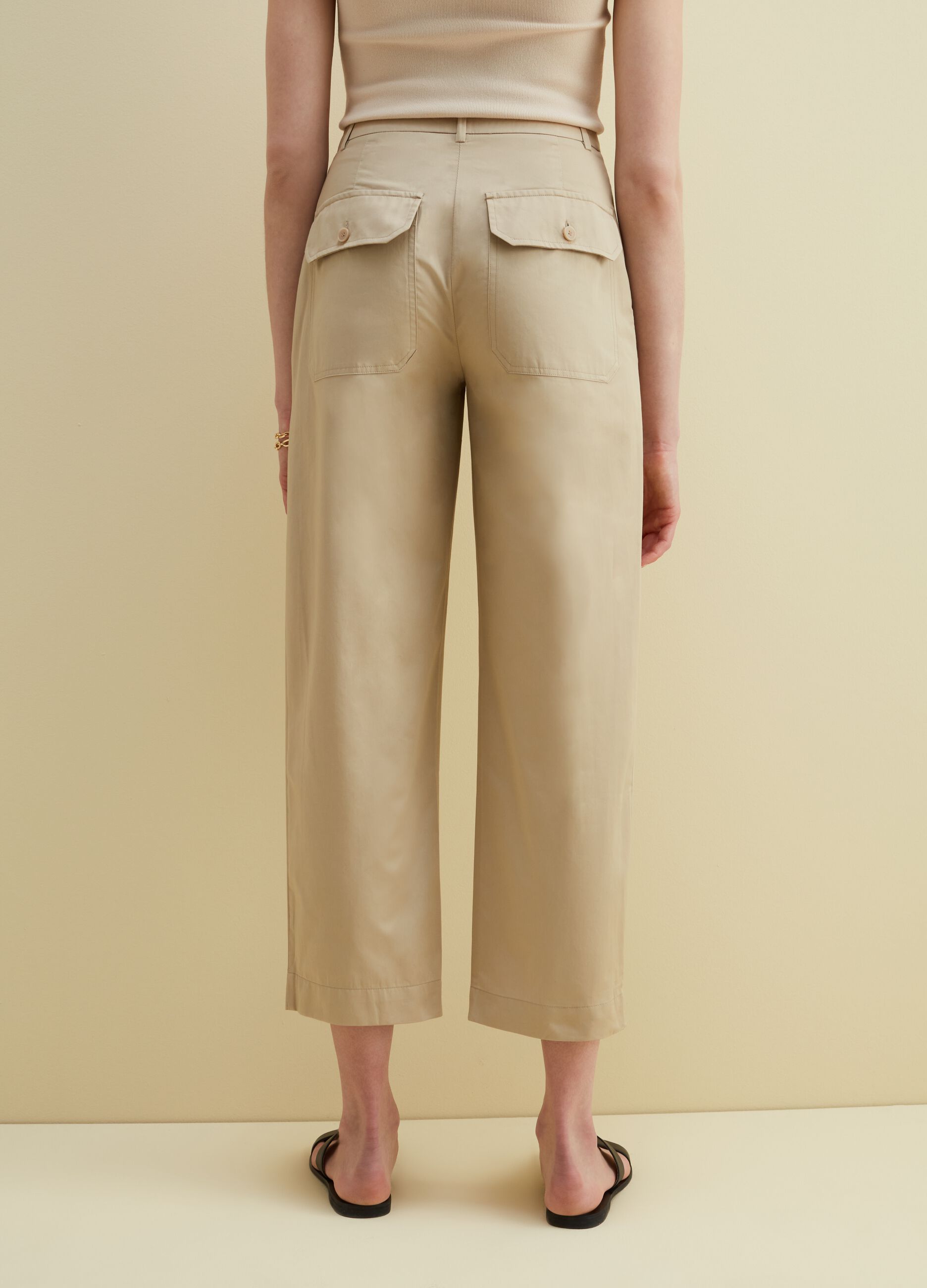 Ankle-fit trousers