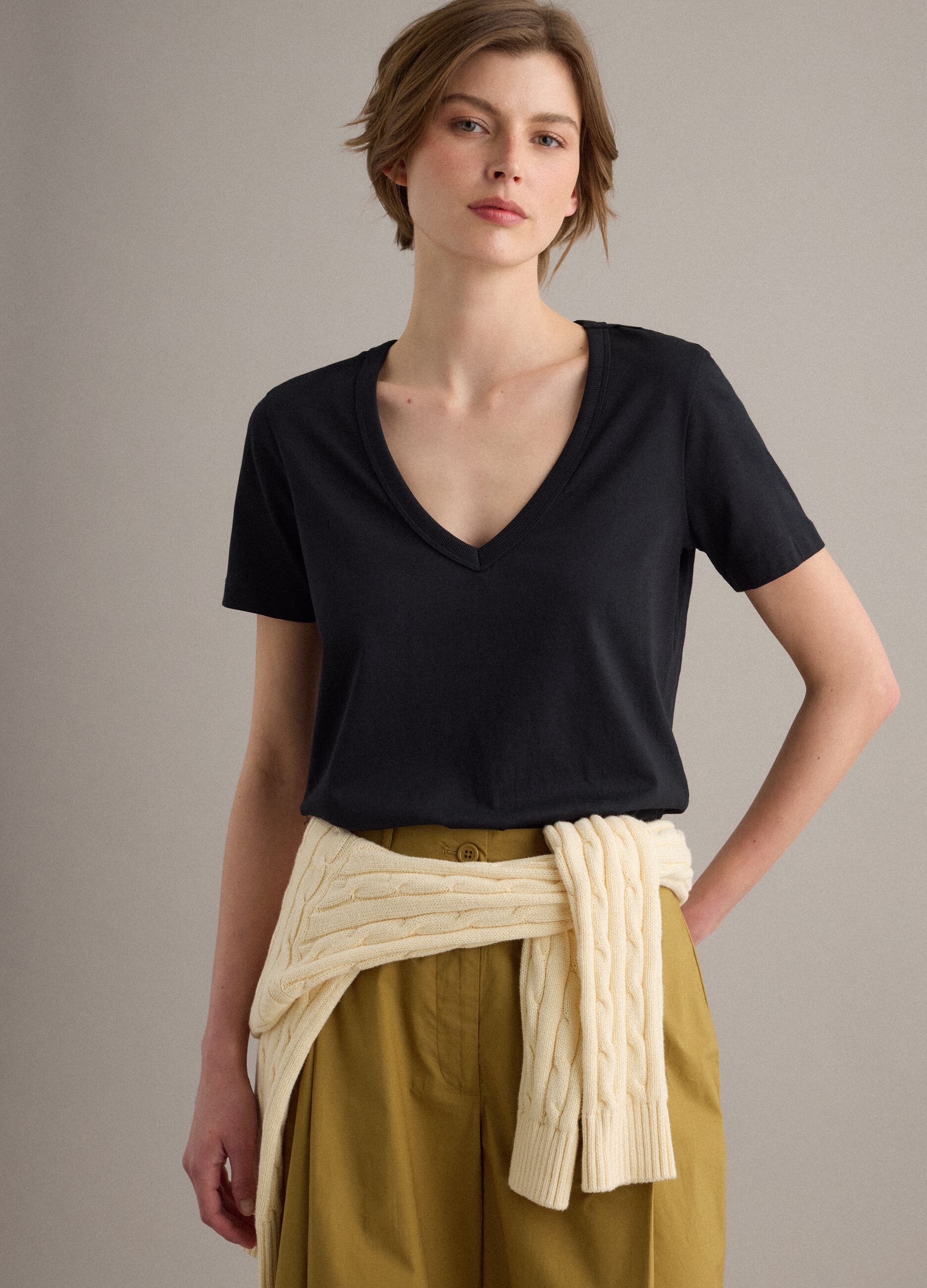 Black pure cotton V-neck regular fit T-shirt