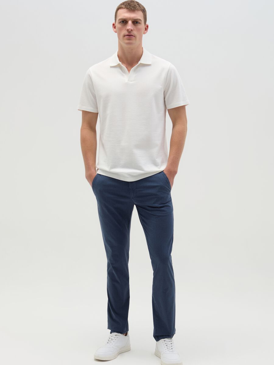 Slim-fit chino trousers in seersucker_0