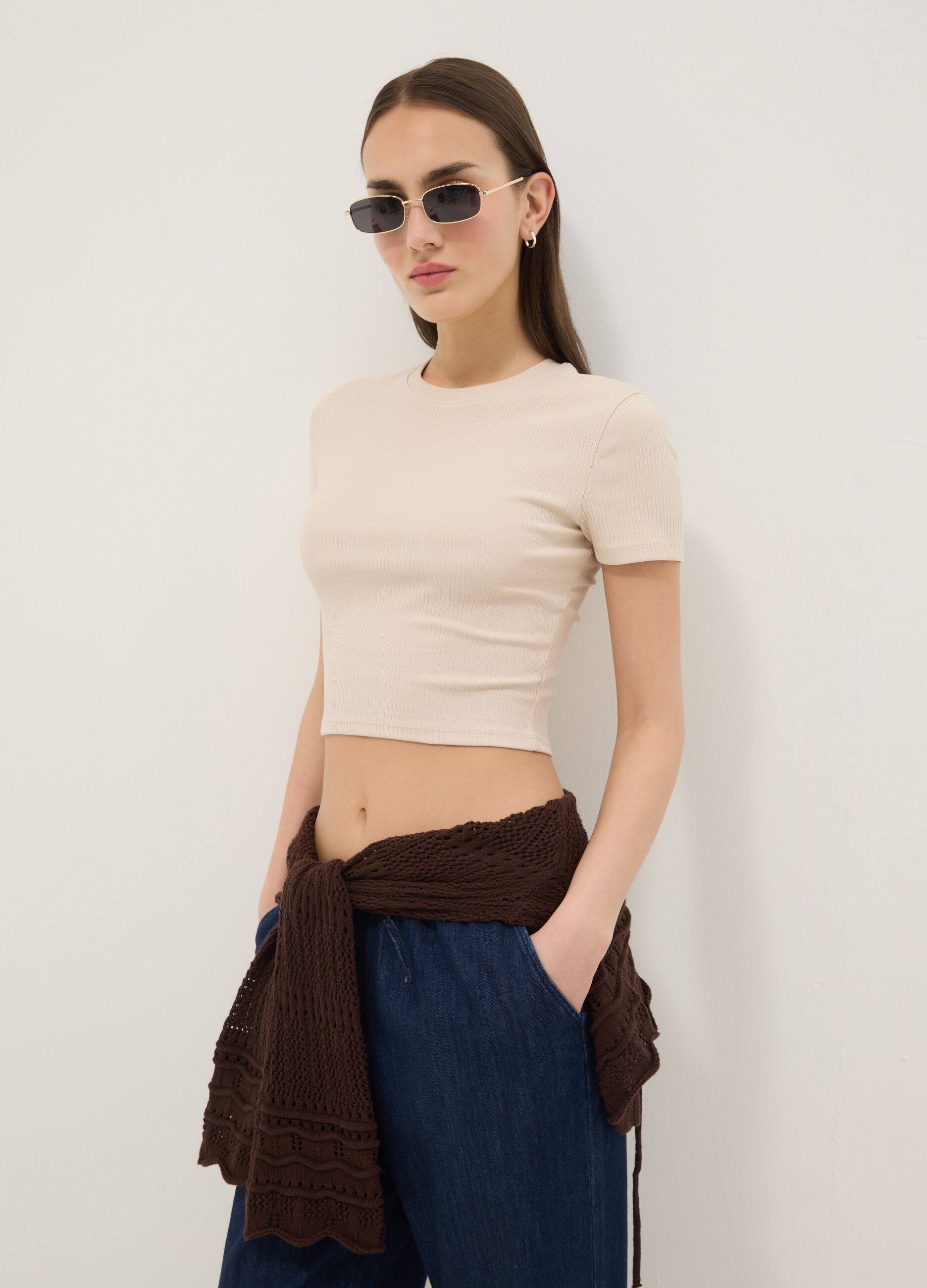 Beiges, geripptes Slim-Fit T-Shirt aus Stretch-Baumwolle