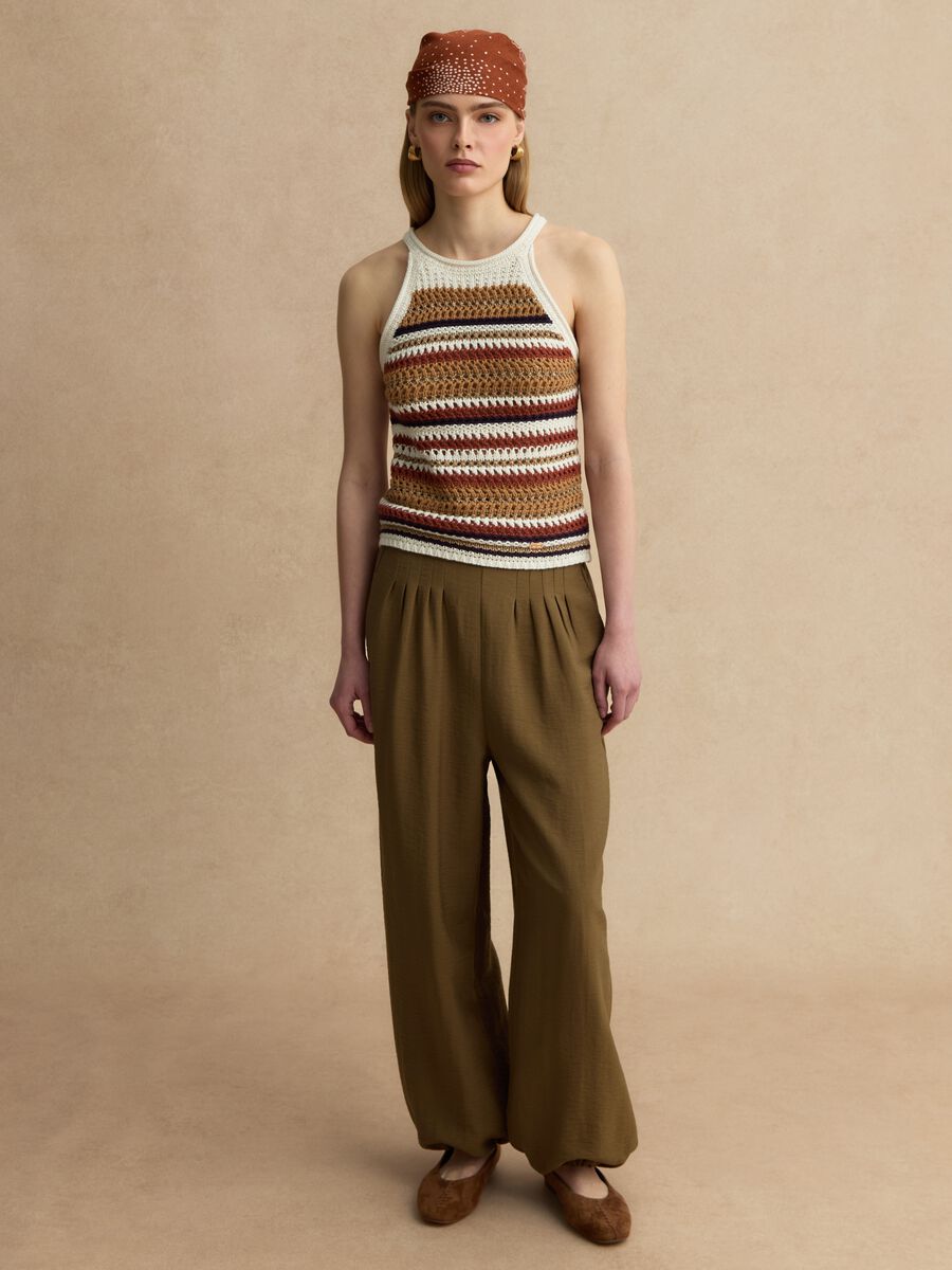 Fitted-Top mit mehrfarbigen Streifen aus Baumwollmix in Strickoptik_1