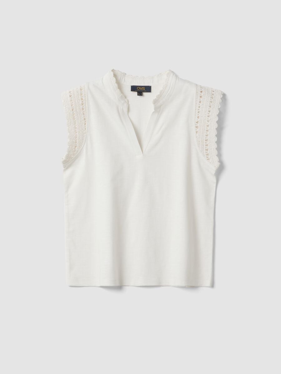 Top blanco de algod&oacute;n puro regular fit con detalles de crochet_4