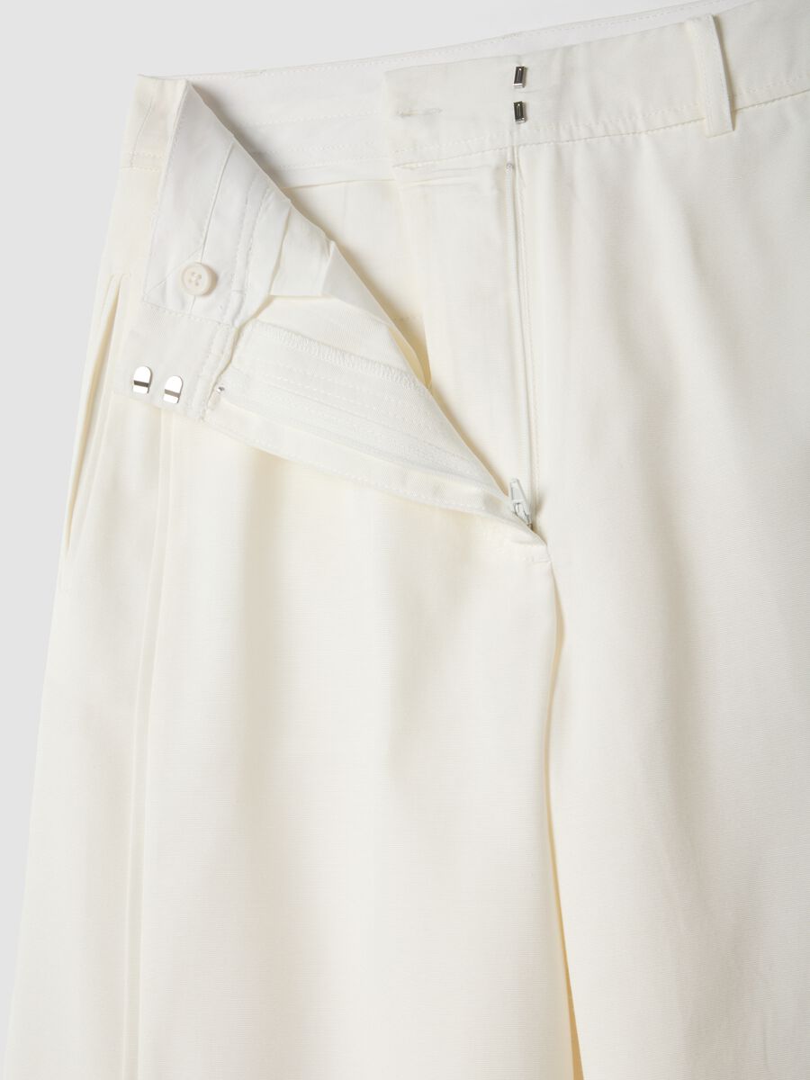 White cotton blend flare trousers with regular waist_6