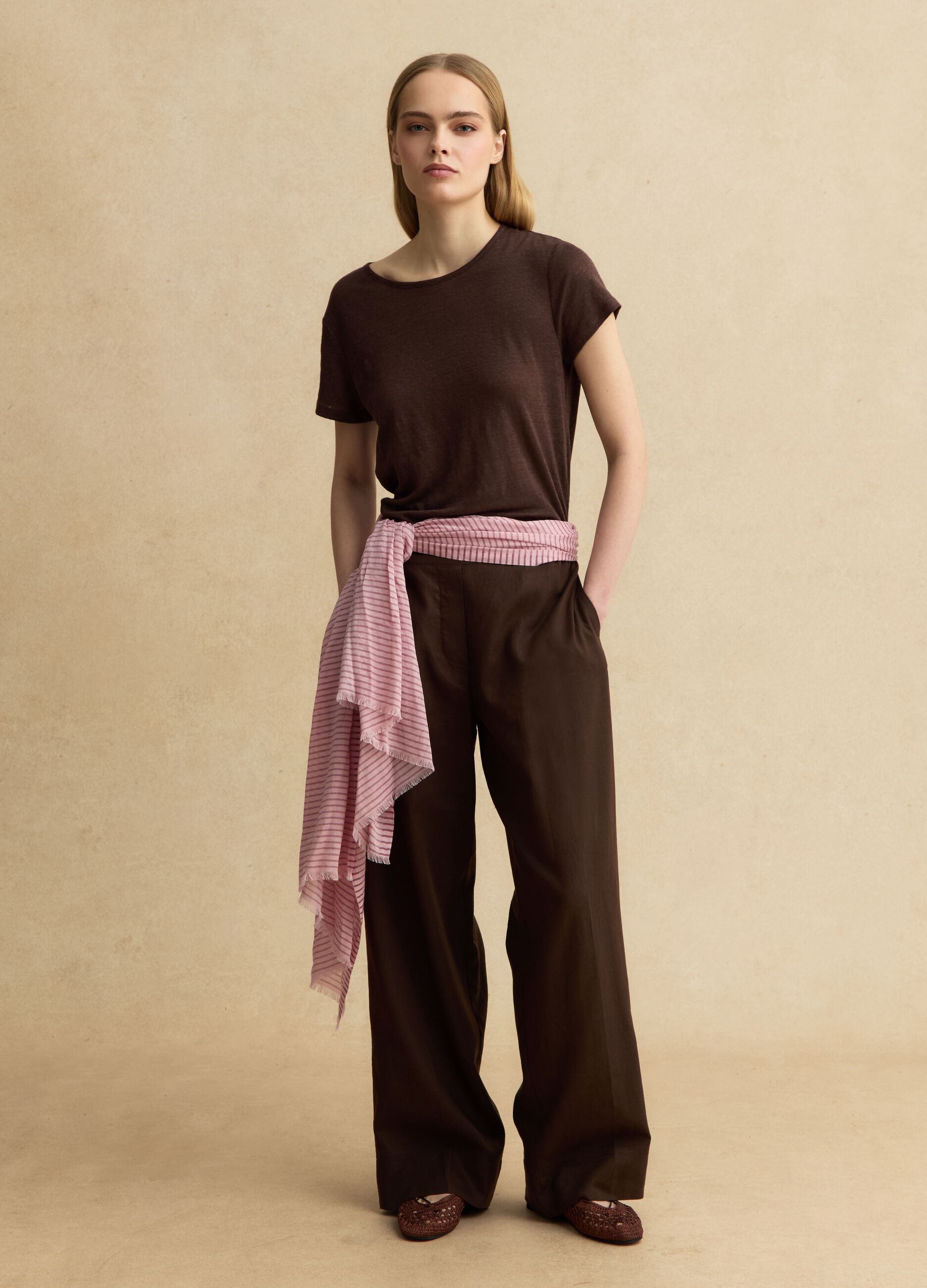 Brown short-sleeved pure linen T-shirt, regular fit