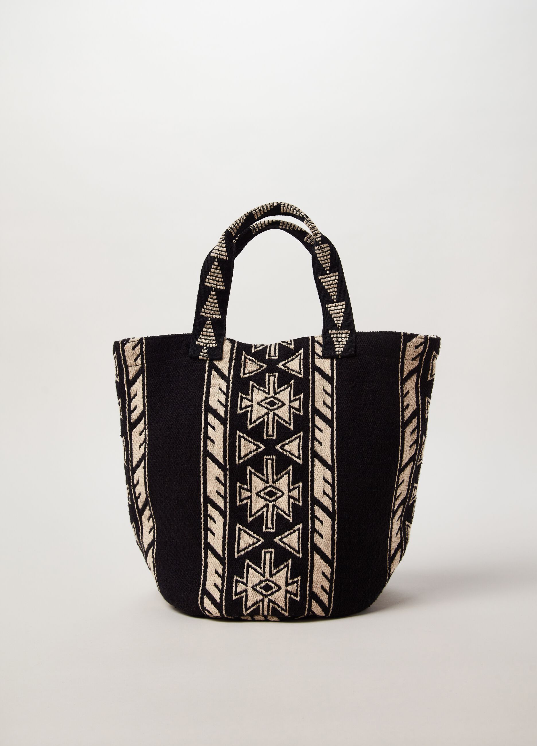 Shopping bag with traditional pattern