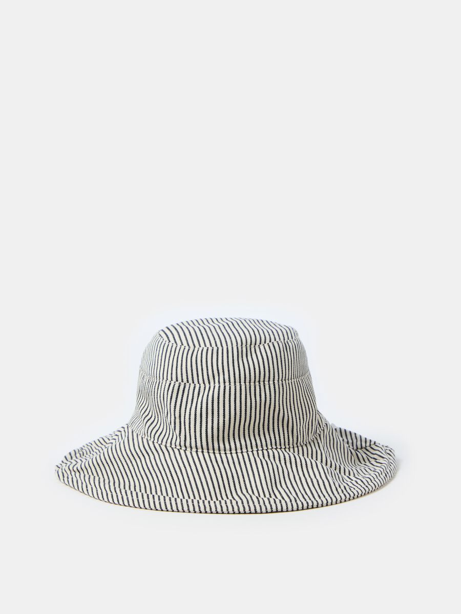 Sombrero cloche de algodón de rayas_0