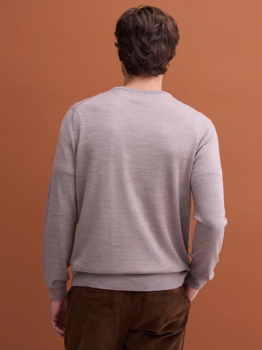 Beiger Rundhals-Pullover aus reiner Merinowolle, Regular Fit_3
