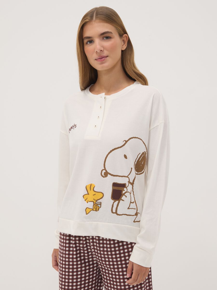 Brown Peanuts-themed pyjamas in pure organic cotton_1